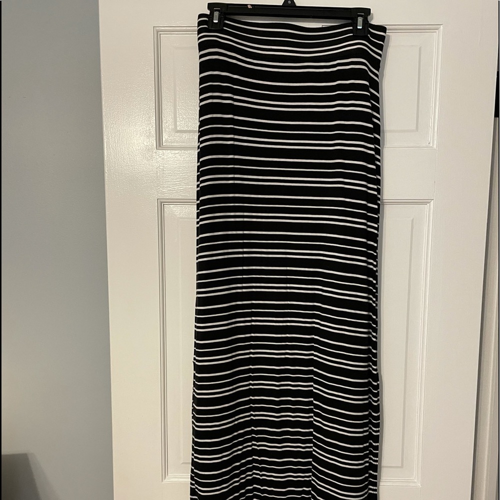 a.n.a. Black and white maxi skirt S